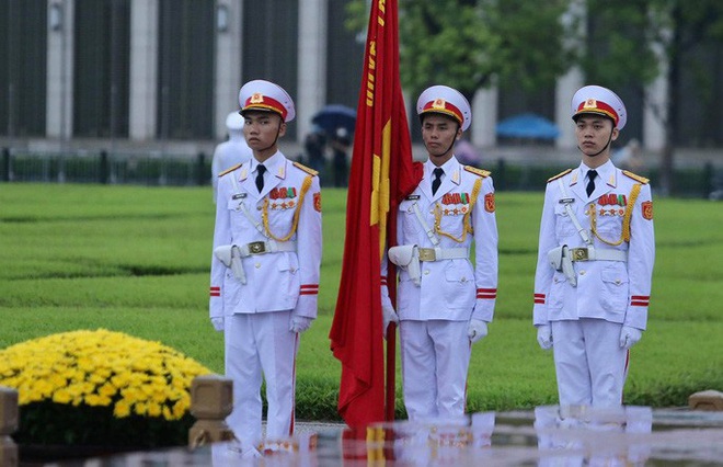 To&agrave;n cảnh Lễ treo cờ rủ Quốc tang nguy&ecirc;n Tổng B&iacute; thư L&ecirc; Khả Phi&ecirc;u - Ảnh 19.