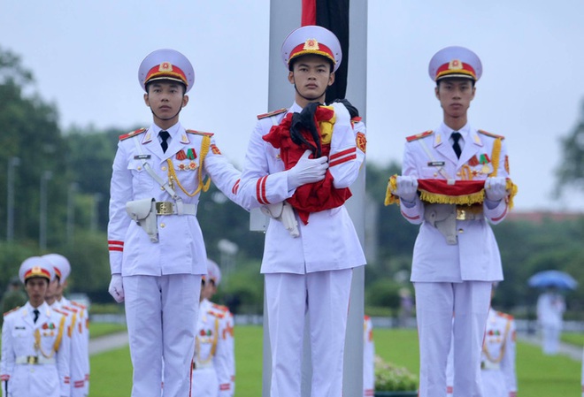 To&agrave;n cảnh Lễ treo cờ rủ Quốc tang nguy&ecirc;n Tổng B&iacute; thư L&ecirc; Khả Phi&ecirc;u - Ảnh 21.