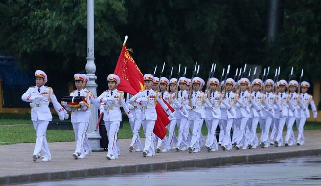 To&agrave;n cảnh Lễ treo cờ rủ Quốc tang nguy&ecirc;n Tổng B&iacute; thư L&ecirc; Khả Phi&ecirc;u - Ảnh 5.