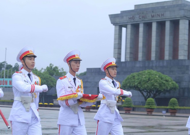 To&agrave;n cảnh Lễ treo cờ rủ Quốc tang nguy&ecirc;n Tổng B&iacute; thư L&ecirc; Khả Phi&ecirc;u - Ảnh 27.