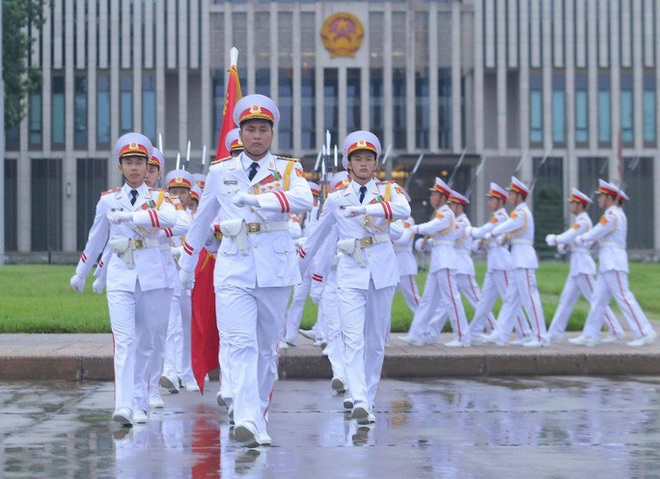To&agrave;n cảnh Lễ treo cờ rủ Quốc tang nguy&ecirc;n Tổng B&iacute; thư L&ecirc; Khả Phi&ecirc;u - Ảnh 28.