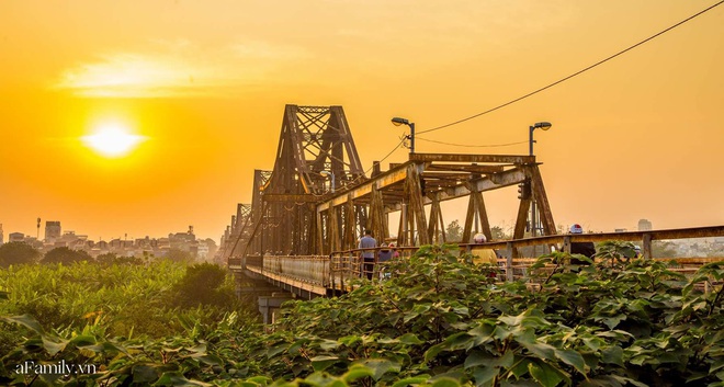 Nhón bước sang thu được vài ngày nhưng sao Hà Nội lại thay đổi nhanh đến thế, có sấu chín, cốm thơm, không khí tươi mát giúp ta biết sống chậm - Ảnh 5.