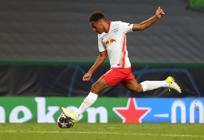 Leipzig 2-1 Atletico Madrid: Bàn thua phút 88 khiến giấc mơ Champions League của thầy trò Simeone tan thành mây khói, RB Leipzig lập kỷ lục vô tiền khoáng hậu - Ảnh 7.