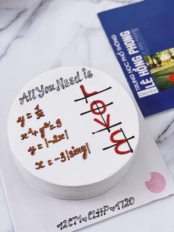 Số hưởng như d&acirc;n chuy&ecirc;n L&ecirc; Hồng Phong, đ&uacute;ng m&ugrave;a ra trường sẽ được tặng loạt b&aacute;nh kem cưng muốn xỉu  - Ảnh 4.