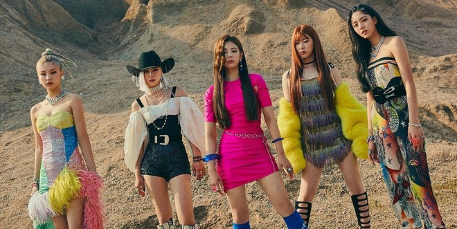 Giọng ca chính của ITZY lại hát ít hơn main dancer trong bài mới; Ryujin mất chức center, lên hình xếp bét nhưng chưa phải người thiệt nhất - Ảnh 7.