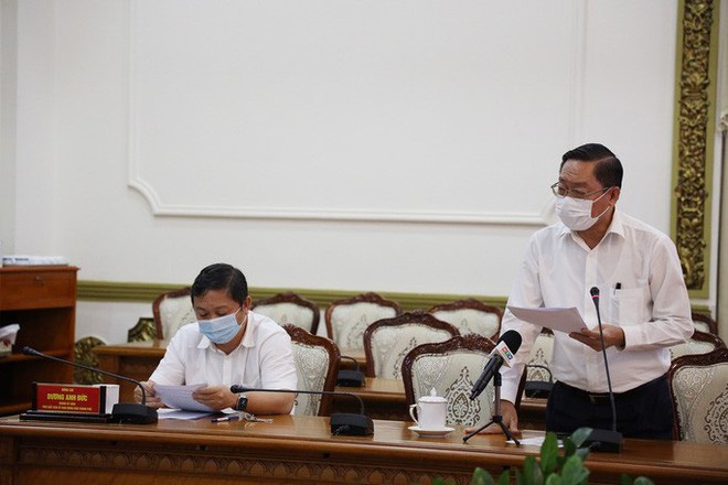  TP HCM: Một thuyền vi&ecirc;n đưa đi c&aacute;ch ly tập trung, cả t&agrave;u kh&ocirc;ng được l&ecirc;n bờ  - Ảnh 1.