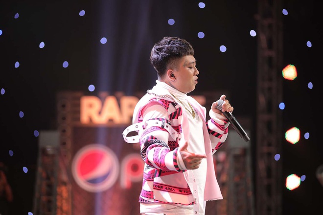 Tập 3 Rap Việt tiếp tục lập kỷ lục hơn 700 nghìn lượt xem cùng lúc - Ảnh 10.
