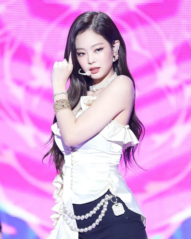 Jennie (BLACKPINK) là idol hiếm hoi hoá từ sexy sang ngây thơ trong nháy mắt, chuyên gia phân tích 4 lý do khiến fan gật gù - Ảnh 5.