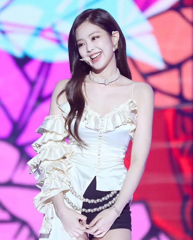 Jennie (BLACKPINK) là idol hiếm hoi hoá từ sexy sang ngây thơ trong nháy mắt, chuyên gia phân tích 4 lý do khiến fan gật gù - Ảnh 6.