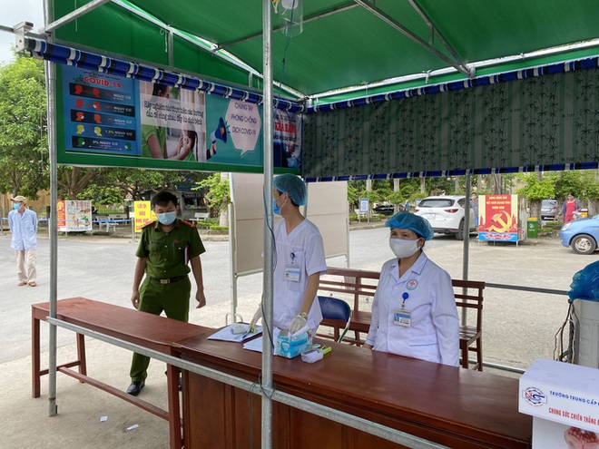 C&ocirc; g&aacute;i 22 tuổi về từ Trung Quốc kh&ocirc;ng khai b&aacute;o y tế, c&ocirc;ng an tới tận nh&agrave; đưa đi c&aacute;ch ly - Ảnh 1.