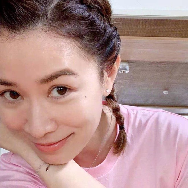 Ở tuổi 45, Nh&agrave;n phi của Di&ecirc;n Hi C&ocirc;ng Lược vẫn c&oacute; l&agrave;n da căng mịn nhờ tr&aacute;nh được th&oacute;i quen m&agrave; đa số chị em vẫn l&agrave;m - Ảnh 6.