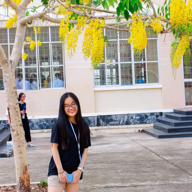 Nữ sinh Phú Yên giành 15 suất học bổng du học Mỹ, đạt 8.0 IELTS, 800/800 SAT chỉ trong 1 tháng tự ôn - Ảnh 1.