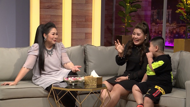 Mẹ hiện tượng nh&iacute; Kh&ocirc;i Mập rơi nước mắt kể về h&agrave;nh tr&igrave;nh đưa con trai tới cuộc sống  - Ảnh 1.