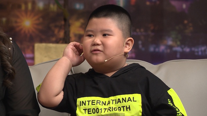 Mẹ hiện tượng nh&iacute; Kh&ocirc;i Mập rơi nước mắt kể về h&agrave;nh tr&igrave;nh đưa con trai tới cuộc sống  - Ảnh 2.