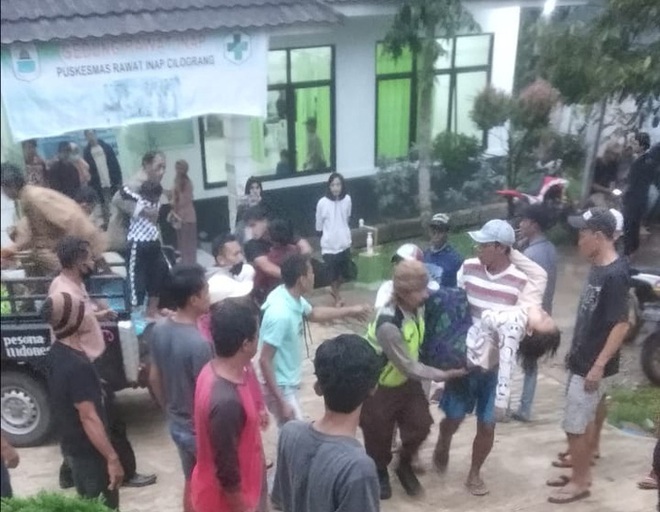 Đi xem bóng đá, 3 người chết và 20 người bị thương vì sét đánh tại Indonesia - Ảnh 1.