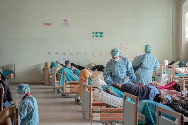 Nước &Yacute; v&agrave; c&acirc;u chuyện lội ngược d&ograve;ng giữa đại dịch: Từ v&ugrave;ng đất &aacute;c mộng bị xa l&aacute;nh th&agrave;nh nơi khiến cả thế giới cảm thấy ghen tỵ v&agrave;o l&uacute;c n&agrave;y - Ảnh 5.