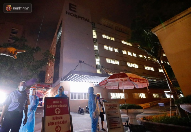 Ảnh, clip: Bệnh viện E phong tỏa trong đêm, chuẩn bị kịch bản xấu nhất - Ảnh 7.