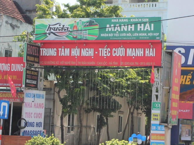 Chủ nhà nghỉ cho 2 đôi nam nữ vào mua bán dâm bị khởi tố - Ảnh 2.