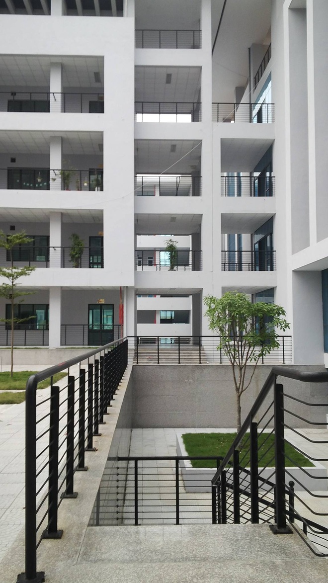 Kiến trúc sang chảnh hàng trăm tỷ đồng của các trường THPT Chuyên ở Việt Nam: Vị trí số 1 gây bất ngờ nhất - Ảnh 11.