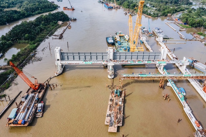 Cận cảnh cống ngăn triều lớn nhất Việt Nam của dự án chống ngập 10.000 tỷ đồng ở Sài Gòn vừa được lắp cửa van 460 tấn - Ảnh 13.