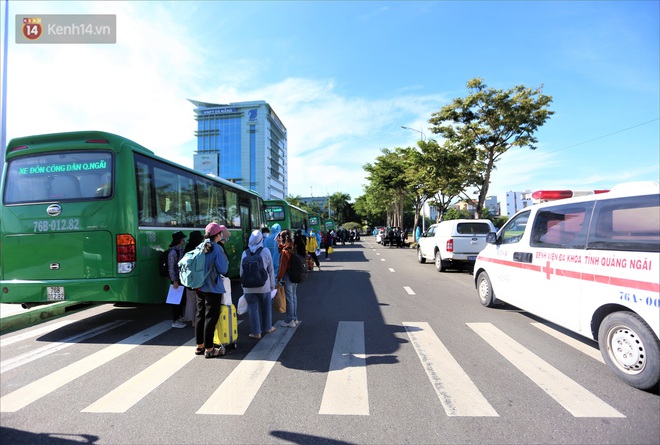 Hơn 700 công nhân, sinh viên Quảng Ngãi được đưa khỏi tâm dịch Đà Nẵng: Chúng tôi rất mừng vì được về quê - Ảnh 8.