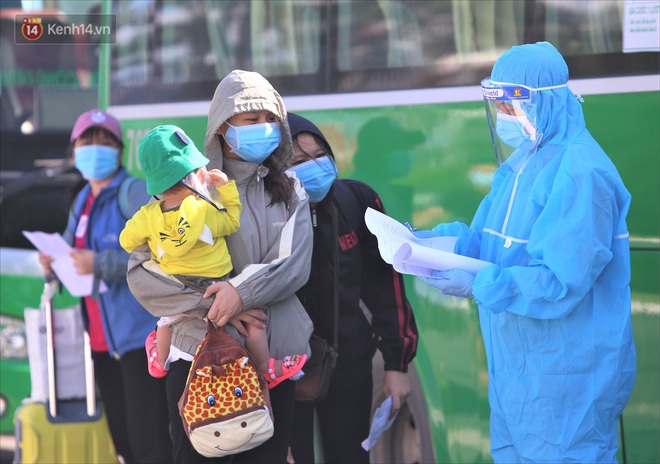 Hơn 700 công nhân, sinh viên Quảng Ngãi được đưa khỏi tâm dịch Đà Nẵng: Chúng tôi rất mừng vì được về quê - Ảnh 4.