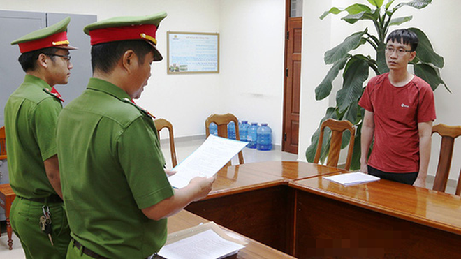 Tạm giữ 1 c&aacute;n bộ ng&acirc;n h&agrave;ng l&agrave;m xiếc hồ sơ, chiếm đoạt 15 tỉ đồng của kh&aacute;ch h&agrave;ng - Ảnh 1.