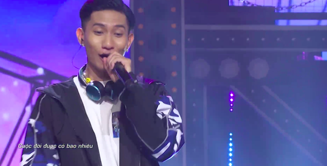 Th&iacute; sinh ba phải nhất Rap Việt l&agrave;m mới ca kh&uacute;c của cố nhạc sĩ Trịnh C&ocirc;ng Sơn nhận 4 chọn khiến HLV Wowy v&agrave; Karik rạn nứt - Ảnh 3.
