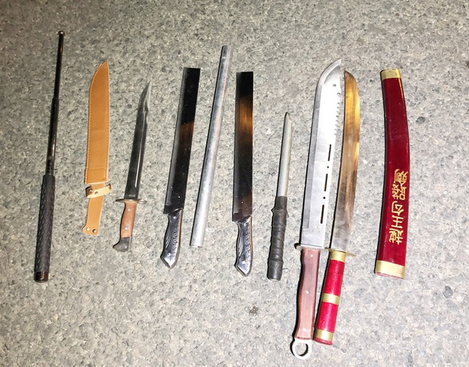 Cảnh s&aacute;t bắt giữ nhiều ch&acirc;n d&agrave;i c&ugrave;ng nh&oacute;m giang hồ mang hung kh&iacute; đi hỗn chiến - Ảnh 2.