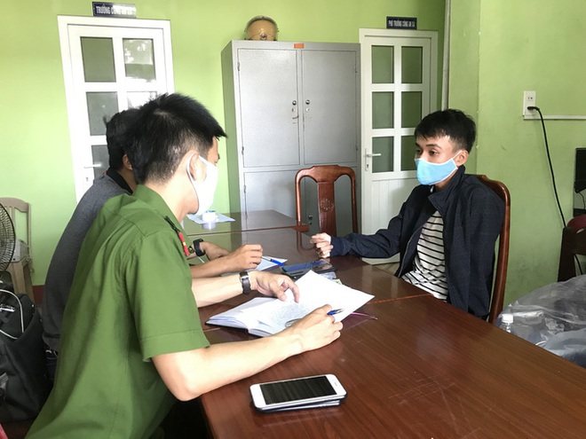 Cô gái ship hàng ở Huế bị cướp điện thoại khi dừng bên đường - Ảnh 1.