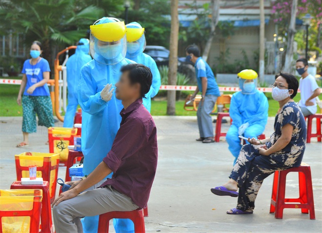 Lịch trình 7 ca Covid-19 mới ở Đà Nẵng: Nam sinh viên ho sốt tự mua thuốc uống, nữ sinh tiếp xúc với cô giáo và 20 bạn cùng lớp - Ảnh 1.