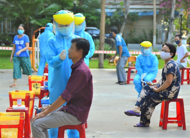 Lịch tr&igrave;nh 7 ca Covid-19 mới ở Đ&agrave; Nẵng: Nam sinh vi&ecirc;n ho sốt tự mua thuốc uống, nữ sinh tiếp x&uacute;c với c&ocirc; gi&aacute;o v&agrave; 20 bạn c&ugrave;ng lớp - Ảnh 1.