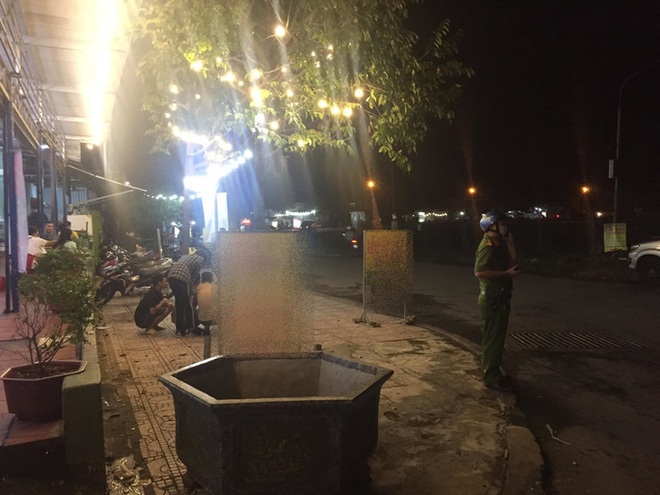 Đồng Nai: Hẹn n&oacute;i chuyện, băng 20 người ch&eacute;m gục 2 thanh ni&ecirc;n - Ảnh 1.