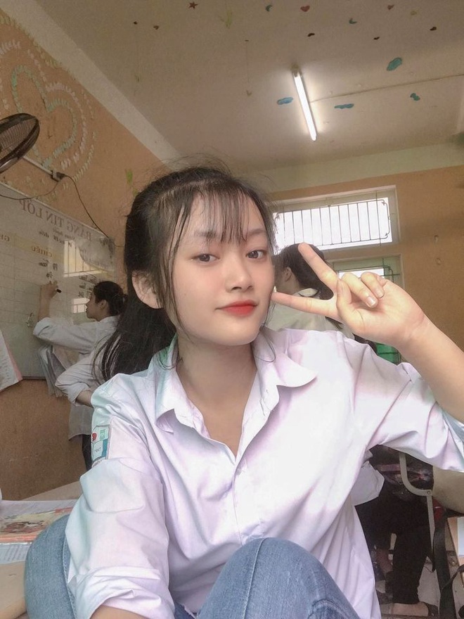 Cô bạn xinh như hot girl đạt 3 điểm 10 thi tốt nghiệp: Bố mất sớm, gia đình cận nghèo, thức học đến 6h sáng - Ảnh 2.