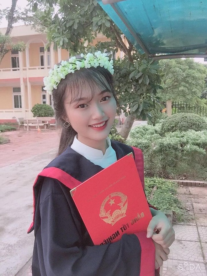 Cô bạn xinh như hot girl đạt 3 điểm 10 thi tốt nghiệp: Bố mất sớm, gia đình cận nghèo, thức học đến 6h sáng - Ảnh 2.