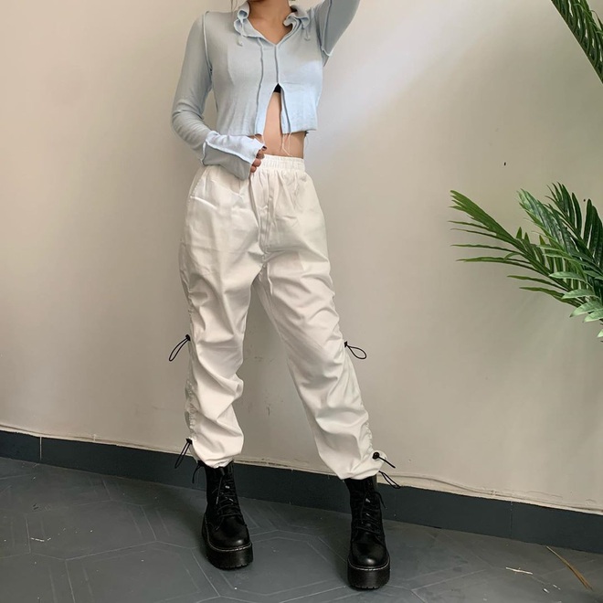 1 chiếc crop top 2 cách diện: Angela Baby hack tuổi như nữ sinh, Quan Hiểu Đồng lên đồ đơn giản mà trẻ trung - Ảnh 11.