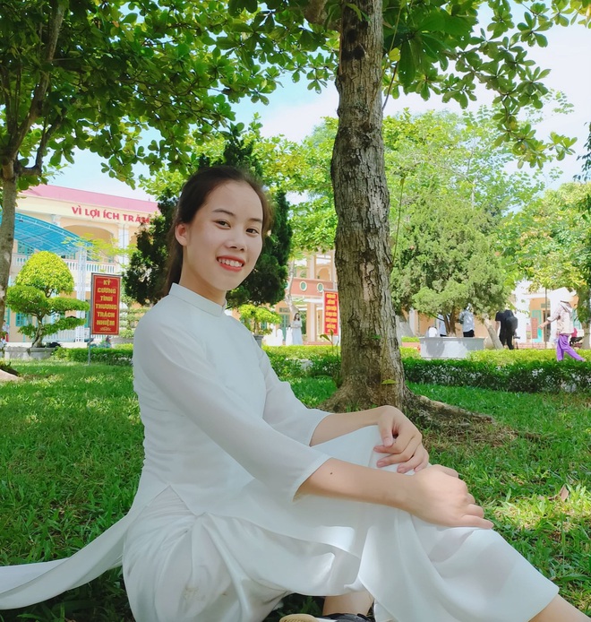 Nữ sinh đạt 10 điểm Văn tốt nghiệp THPT: Tổng kết 9.9, đi học chưa bao giờ điểm dưới 9.5 - Ảnh 3. Nữ sinh đạt 10 điểm Văn tốt nghiệp THPT: Tổng kết 9.9, đi học chưa bao giờ điểm dưới 9.5 - Ảnh 3.
