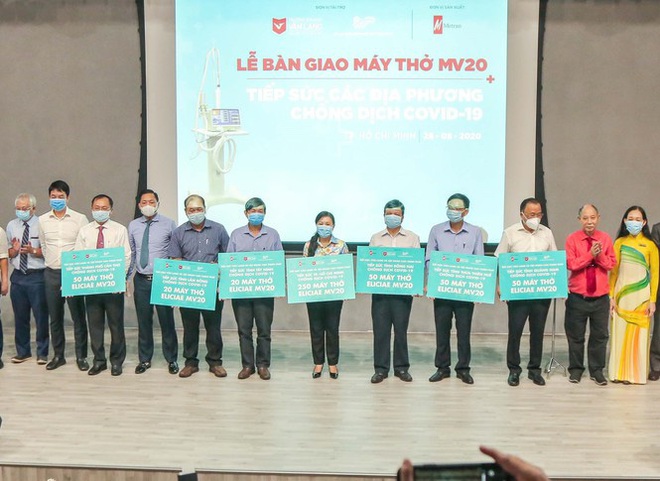 B&agrave;n giao 540 m&aacute;y thở MV20 cho 8 địa phương để điều trị COVID-19 - Ảnh 2.