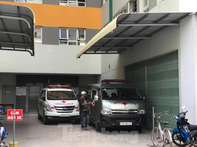 Con ph&aacute;t hiện cha tử vong bất thường trong t&ograve;a nh&agrave; chung cư - Ảnh 2.