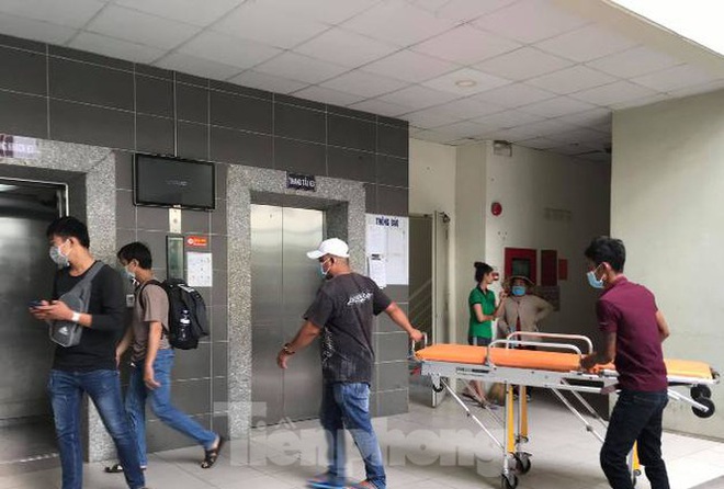 Con ph&aacute;t hiện cha tử vong bất thường trong t&ograve;a nh&agrave; chung cư - Ảnh 1.