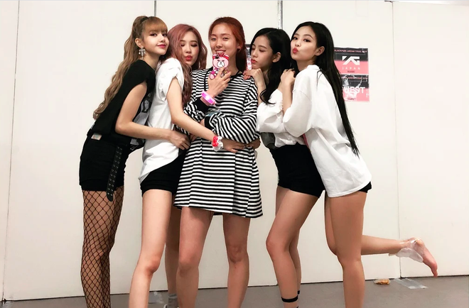 BLACKPINK hết lời cảm ơn cô giáo khoai tây: Huấn luyện vũ đạo khắc nghiệt tới mức phát khóc nhưng nhờ thế mà nhóm tiến bộ rất nhanh - Ảnh 7.