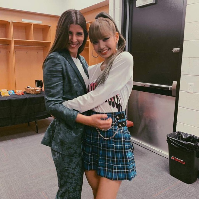 Lisa (BLACKPINK) c&oacute; bạn th&acirc;n cực khủng: L&agrave; c&ocirc;ng ch&uacute;a của Ho&agrave;ng tộc Bulgari, sang chảnh h&uacute;t hồn kh&ocirc;ng thua em g&aacute;i quốc tế - Ảnh 5.