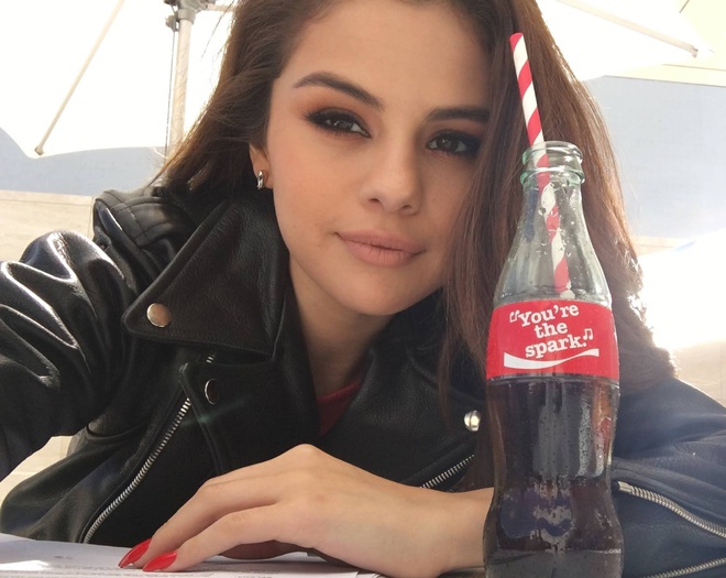 Đẳng cấp Selena Gomez: Mặc hở mà chẳng bao giờ phô, visual đỉnh “cân” mọi màu son khó nhằn - Ảnh 2.