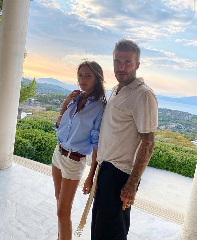 Victoria có lần hiếm hoi đăng ảnh tình tứ cùng ông xã David Beckham lên trang cá nhân, dòng chú thích ảnh gây chú ý vì chẳng liên quan - Ảnh 2.