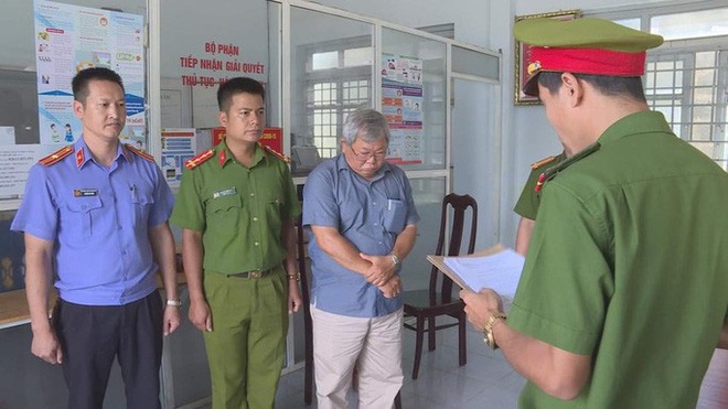 Bắt tạm giam 4 cán bộ ngân hàng gây thất thoát hàng chục tỉ đồng  - Ảnh 2.
