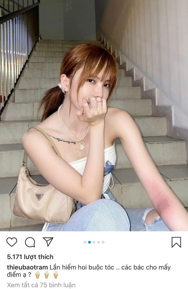 Thiều Bảo Tr&acirc;m khoe ảnh hiếm hoi buộc t&oacute;c đu&ocirc;i ngựa nhưng lại để lộ phần c&aacute;nh tay sưng tấy, cư d&acirc;n mạng nh&igrave;n vị tr&iacute; h&igrave;nh xăm cũ m&agrave; đo&aacute;n ngay sự t&igrave;nh - Ảnh 2.