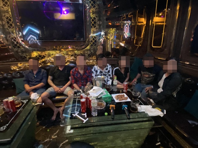 Đột kích quán karaoke Alibaba ở Sài Gòn, phát hiện 20 dân chơi dương tính chất ma tuý - Ảnh 6.