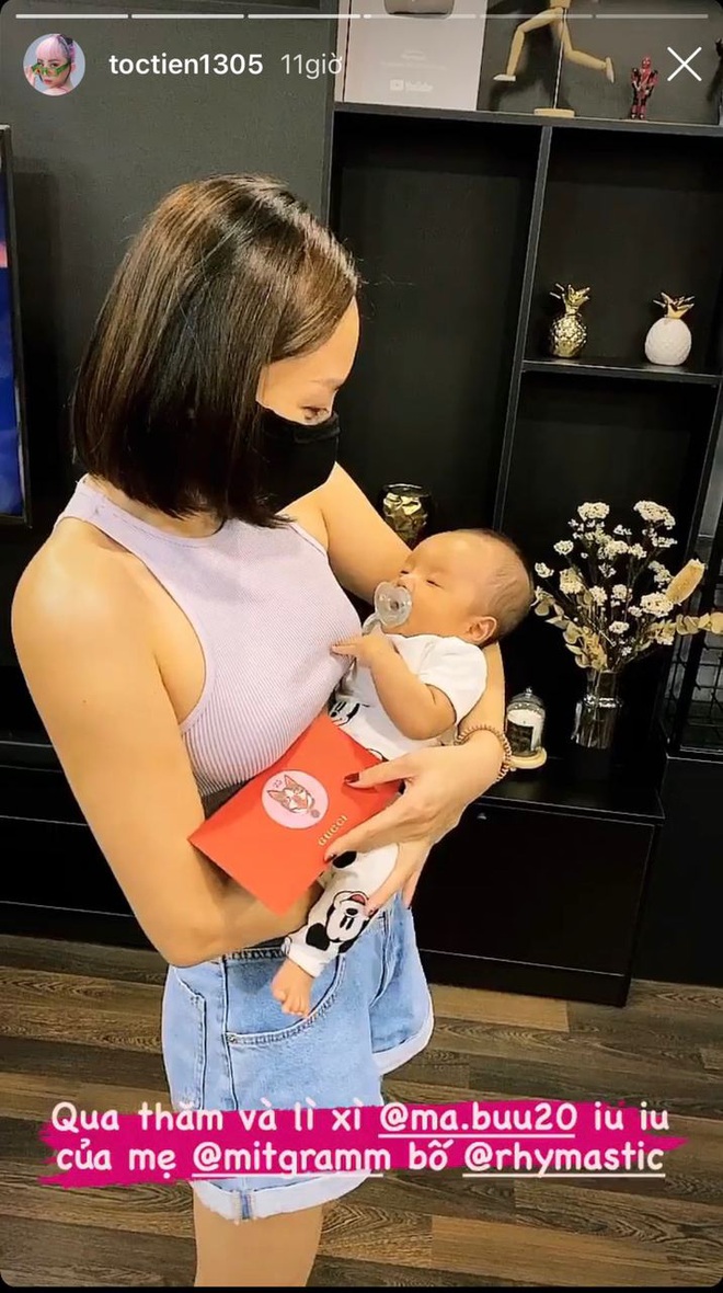 T&oacute;c Ti&ecirc;n khoe ảnh bế con Rhymastic thạo ra tr&ograve;, thế n&agrave;y vợ chồng chị mau c&oacute; tin vui đi th&ocirc;i! - Ảnh 2.