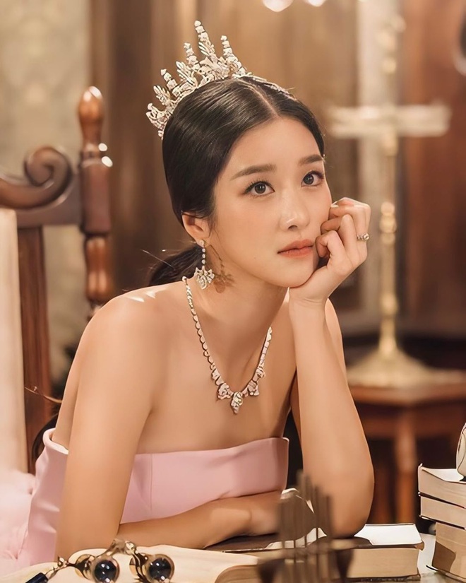 Knet phát cuồng với loạt ảnh mới của điên nữ Seo Ye Ji: Đẹp như công chúa Disney, thậm chí được tôn làm nữ hoàng - Ảnh 3.
