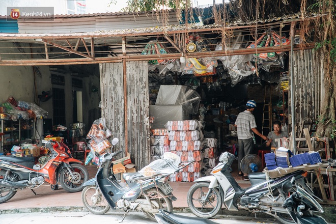 Khẩu trang y tế, kính chắn giọt bắn xuất hiện ở Thủ phủ vàng mã lớn nhất cả nước tháng cô hồn - Ảnh 12.